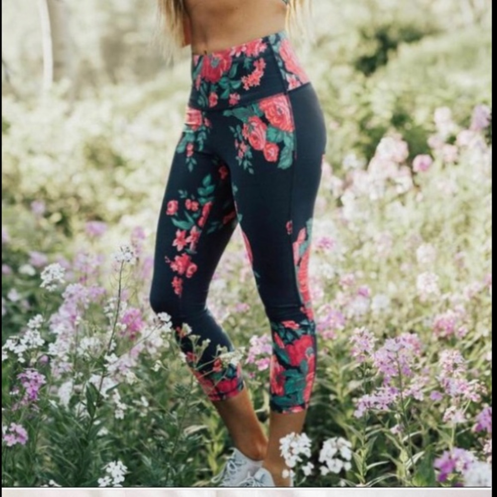 Albion pink floral- Antigua Sz Small crop leggings